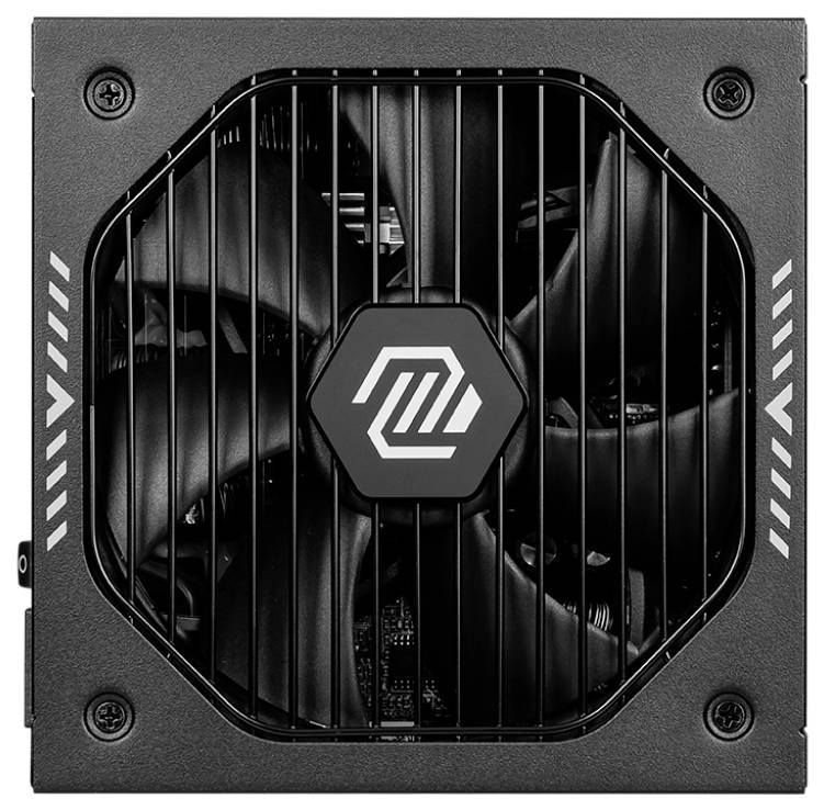 Nahaufnahme eines schwarzen Computer-Netzteils mit Lüfter, mit einem sechseckigen Logo in der Mitte und mehreren Belüftungsschlitzen.