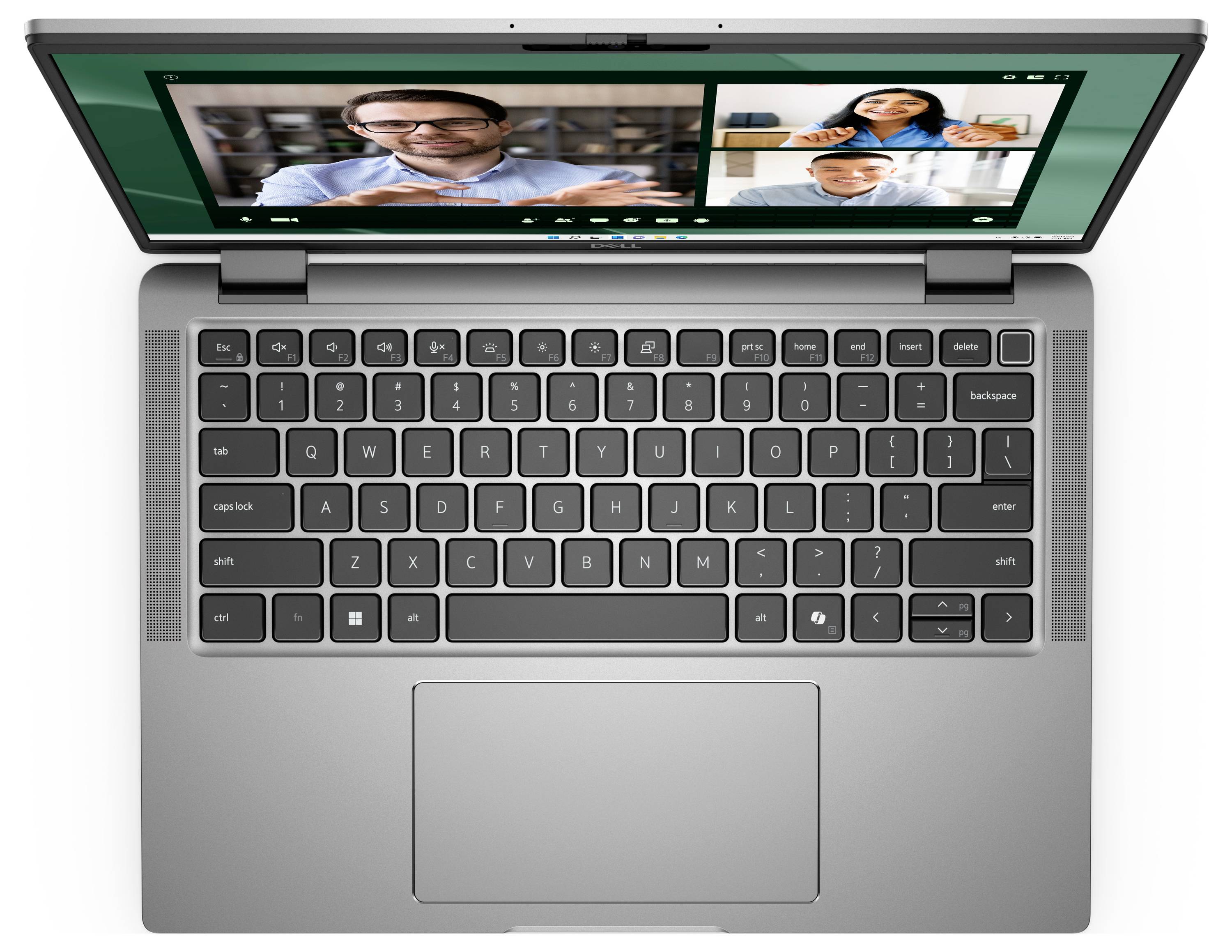 Ein geöffneter Laptop mit einem Videoanruf auf dem Bildschirm, der drei Personen zeigt. Die Tastatur und das Touchpad sind im Vordergrund sichtbar.