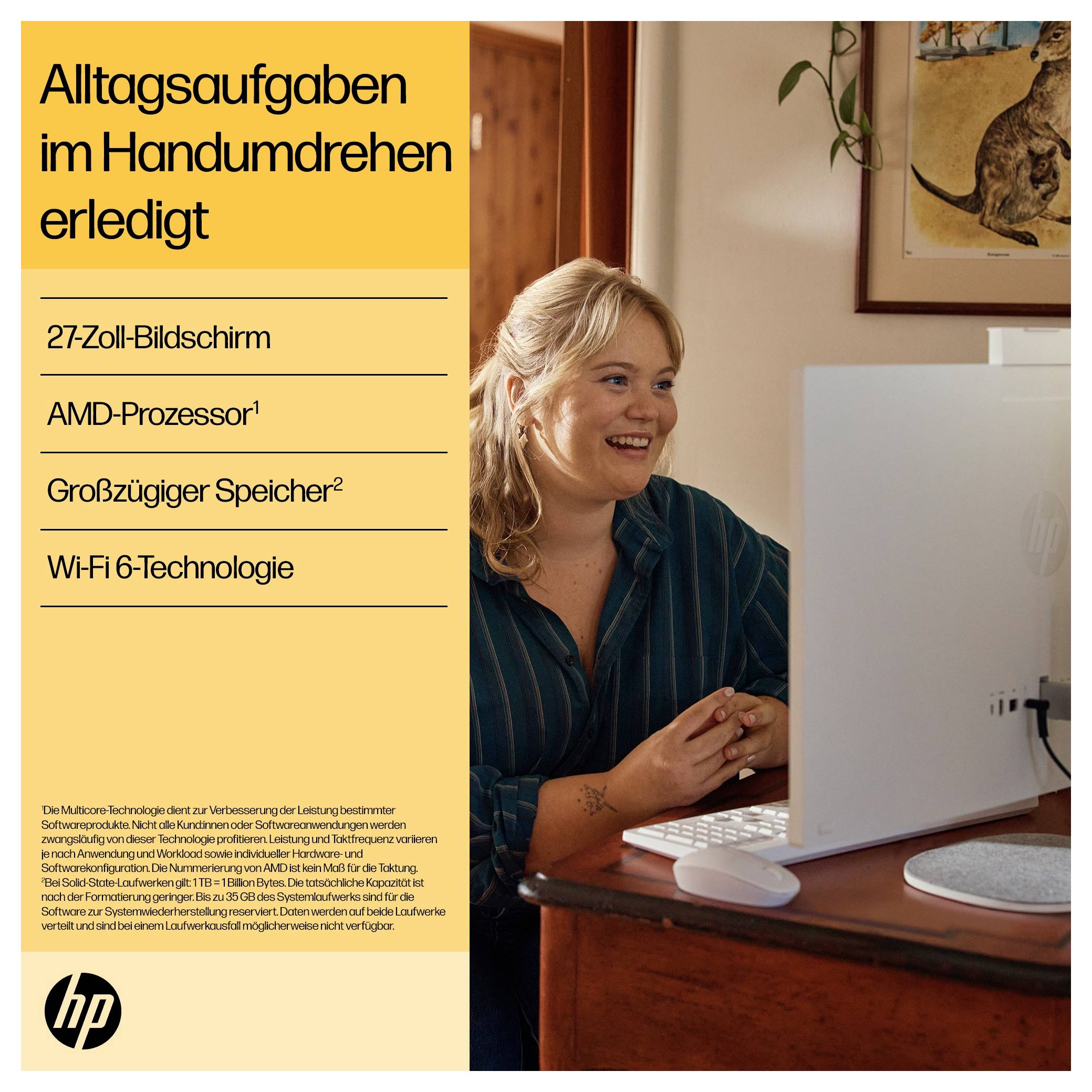 Eine Person lächelt, während sie einen Computer benutzt. Ein Textfeld auf der linken Seite hebt Merkmale hervor: '27-Zoll-Bildschirm, AMD-Prozessor, Wi-Fi6-Technologie.'