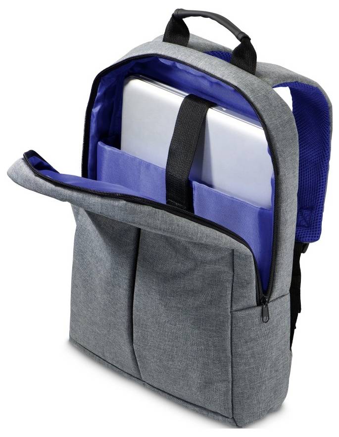 Grauer Rucksack mit einer vorderen Reißverschlusstasche, offen, um einen silbernen Laptop und blaue innere Fachaufteilungen zu zeigen.