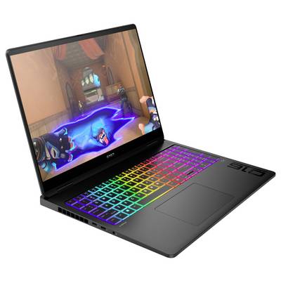 Ein Gaming-Laptop, der eine lebendige Actionspiel-Szene auf seinem Bildschirm zeigt, mit einer Tastatur, die von Regenbogen-farbener Hintergrundbeleuchtung erhellt wird.