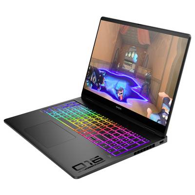 Ein Gaming-Laptop mit einer farbenfroh beleuchteten Tastatur zeigt ein dynamisches Actionspiel auf seinem Bildschirm, das Charaktere in einer virtuellen Umgebung darstellt.