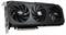 Eine schwarze Gigabyte-Grafikkarte mit drei Kühlventilatoren, PCIe-Anschluss und Markierungslogo an der Seite.