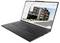 Ein schwarzer Laptop mit geöffnetem Bildschirm, auf dem 3D-Architektursoftware eine Straße mit Gebäuden in einer Designoberfläche darstellt.