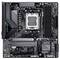 Eine Gigabyte-Mainboard mit einem AMD-Ryzen-Sockel, mehreren RAM-Steckplätzen und zahlreichen Anschlüssen für PCIe, M.2 und Stromkomponenten.