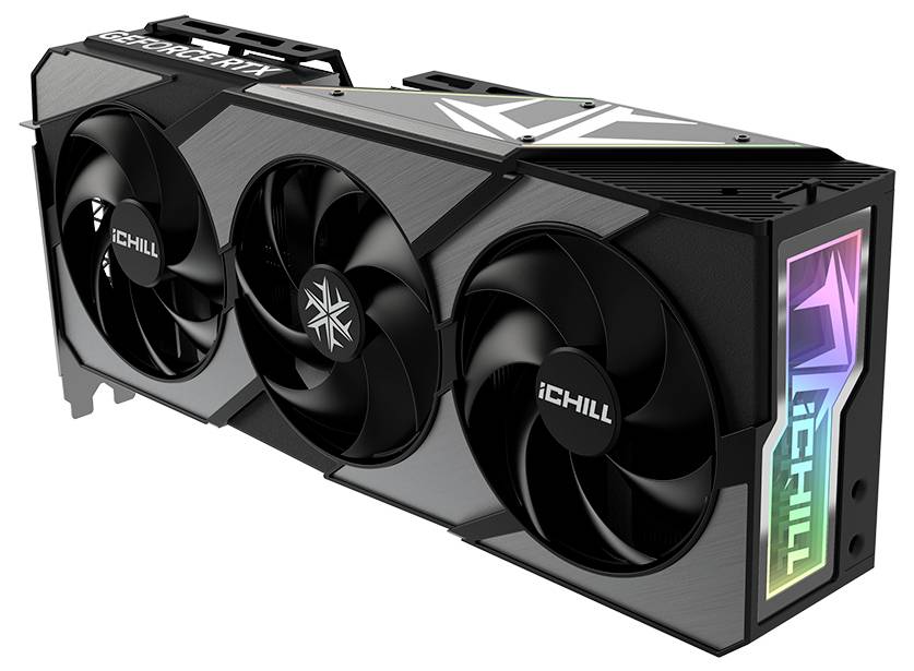 Eine Grafikkarte mit drei großen Kühlventilatoren und RGB-Beleuchtung, die mit der Marke 'iChill' versehen und am oberen Rand mit 'GeForce RTX' gekennzeichnet ist.