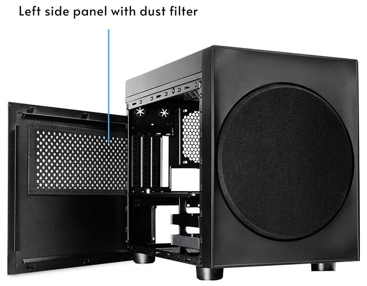 Computergehäuse mit geöffneter linker Seitenblende, die Innenkompartimente und einen Staubfilter freilegt. Geeignet für Hardwaremontage.