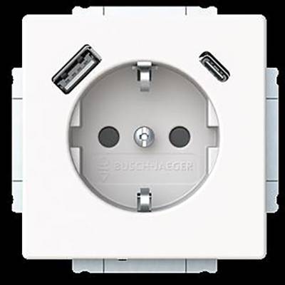 Eine Wandsteckdose mit USB-A- und USB-C-Anschlüssen und einer runden Buchse für Elektrostecker.
