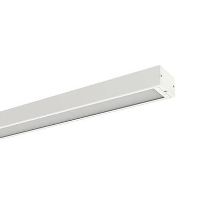 Ein weißes lineares Deckenleuchtengehäuse in Perspektive auf einem schlichten weißen Hintergrund.