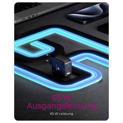 Ein blau-schwarzes Ladegerät mit zwei USB-Anschlüssen vor einem technologisch gestalteten Hintergrund. Text zeigt '65 W Ausgangsleistung' und '65 W Leistung'.