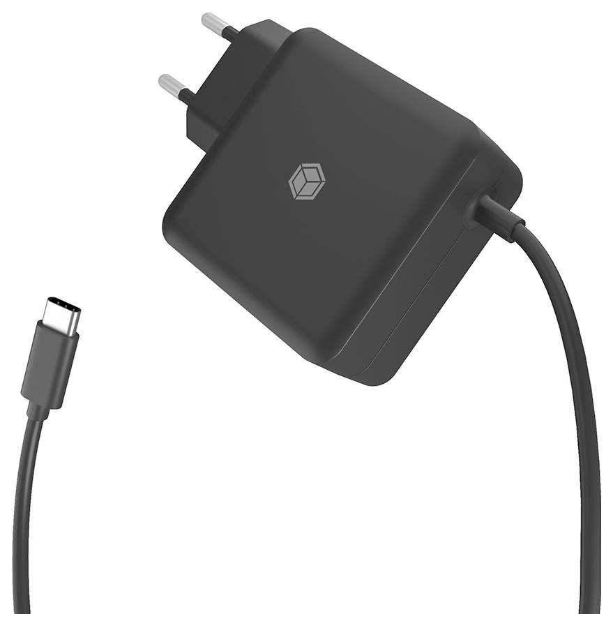 Ein schwarzer Steckeradapter mit einem USB-C-Kabel, der zwei runde Stifte aufweist. Der Adapter trägt in seiner Mitte ein sechseckiges Logo.