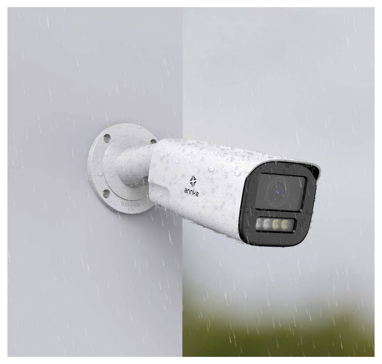 Eine Sicherheitskamera, die an einer Wand bei Regen montiert ist, mit rechteckigem Design, sichtbarer Linse und Lichtern, was auf Wetterbeständigkeit hindeutet.