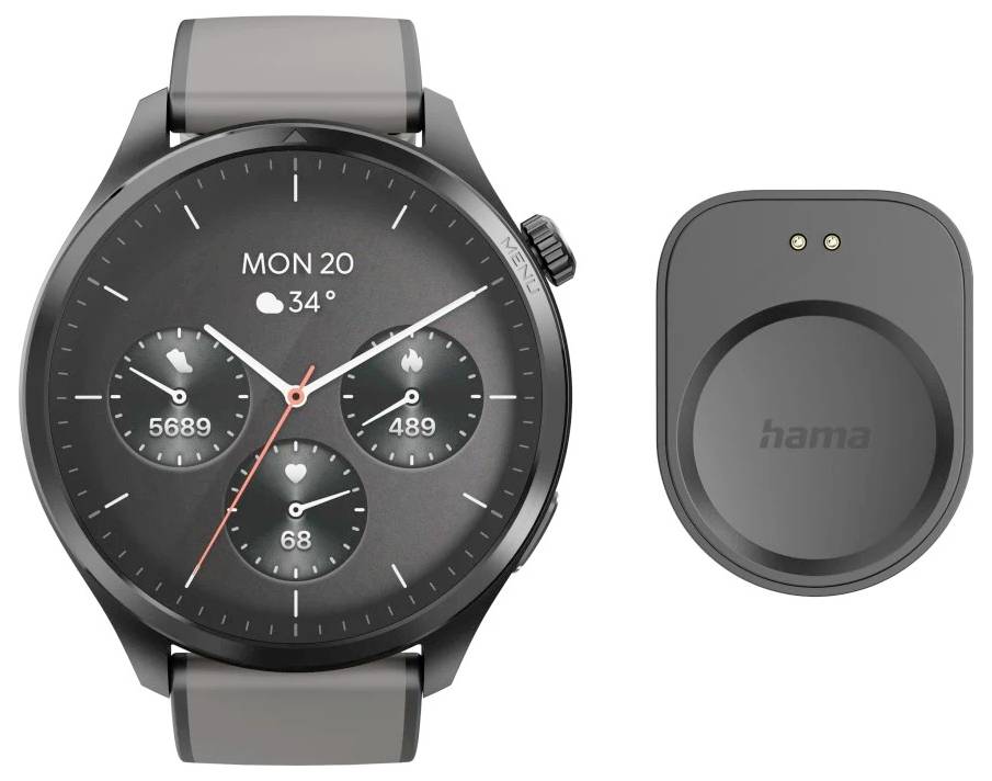 Eine schwarze Smartwatch, die das Datum 'Mon 20' mit einer Temperatur von 34°C sowie Schritte, Kalorien und Herzfrequenzdetails anzeigt, neben einem passenden runden Ladegerät.