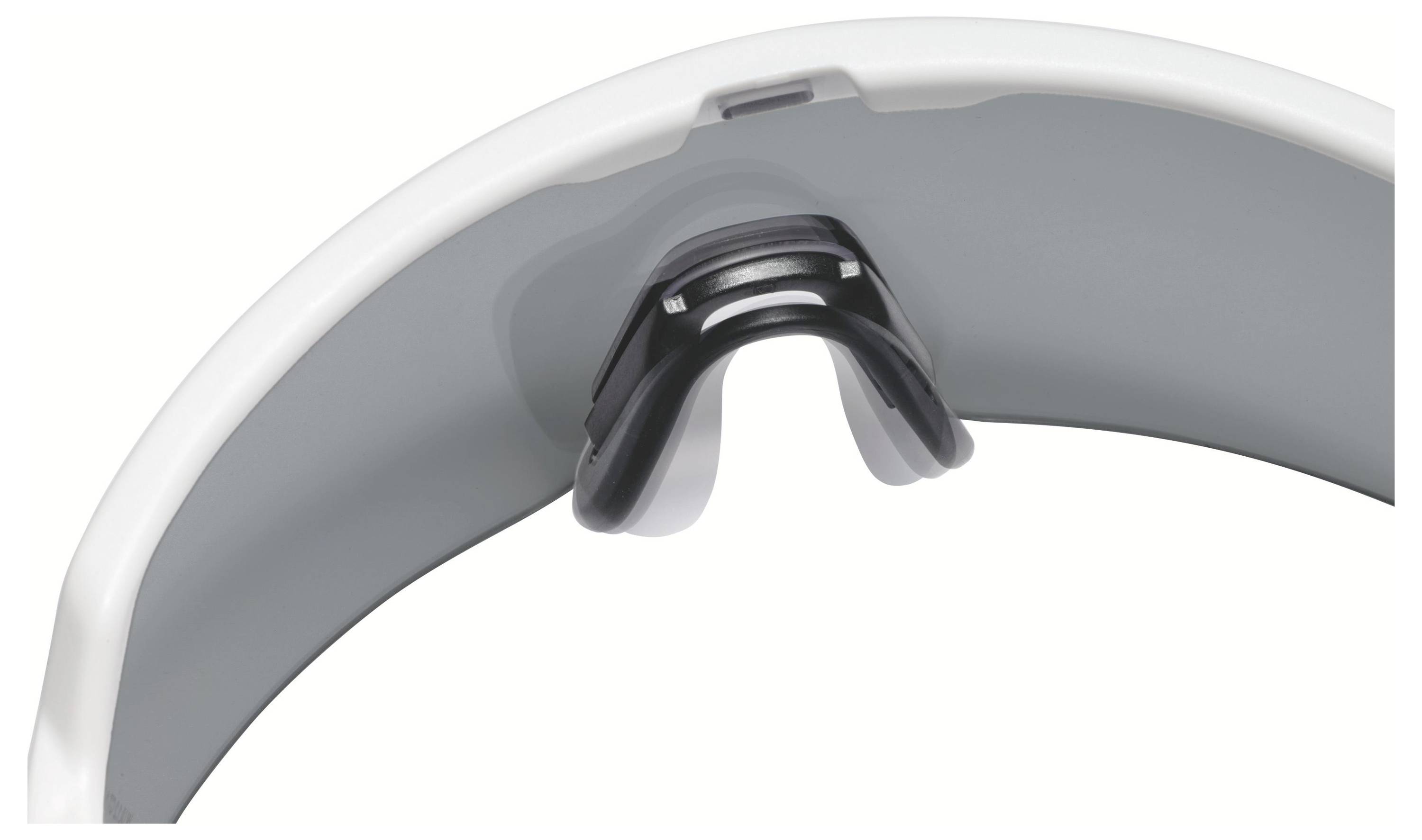 Eine Nahaufnahme eines gebogenen weißen Geräts, möglicherweise ein Stirnband, mit einem kleinen schwarz-weißen Anhang im Inneren, was auf tragbare Technologie hindeutet.