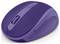 Eine lila kabellose Computermaus mit Seitentasten und Scrollrad, die für ergonomische Nutzung entwickelt wurde.