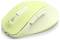Eine hellgrüne und weiße kabellose Computermaus mit Scrollrad und seitlichen Tasten, die für ergonomischen Komfort konzipiert ist.