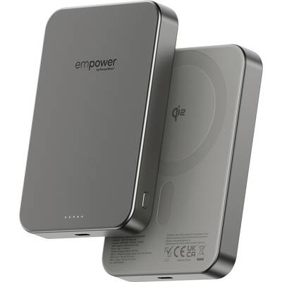 Zwei graue kabellose Powerbanks mit der Markenbezeichnung "empower", in einem Winkel angeordnet, um die vorderen LED-Anzeigen und die Rückseite mit Zertifizierungszeichen, einschließlich des Qi-Logos, zu zeigen.