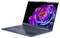 Ein schlankes, geöffnetes Laptop, das eine leuchtende, farbenprächtige Rose auf seinem Bildschirm zeigt, vor einem dunklen Hintergrund.