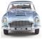 Ein hellblauer Oldtimer, von vorne betrachtet, mit einer Kennzeichenplatte 'VEN 244' und Chrom-Details.