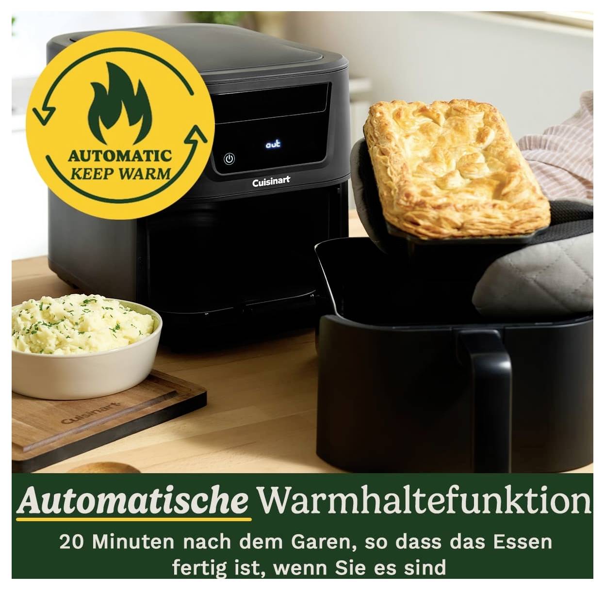Eine schwarze Heißluftfritteuse mit warmgehaltenem Auflauf auf einem Tablett. Text: 'Automatische Warmhaltefunktion'.