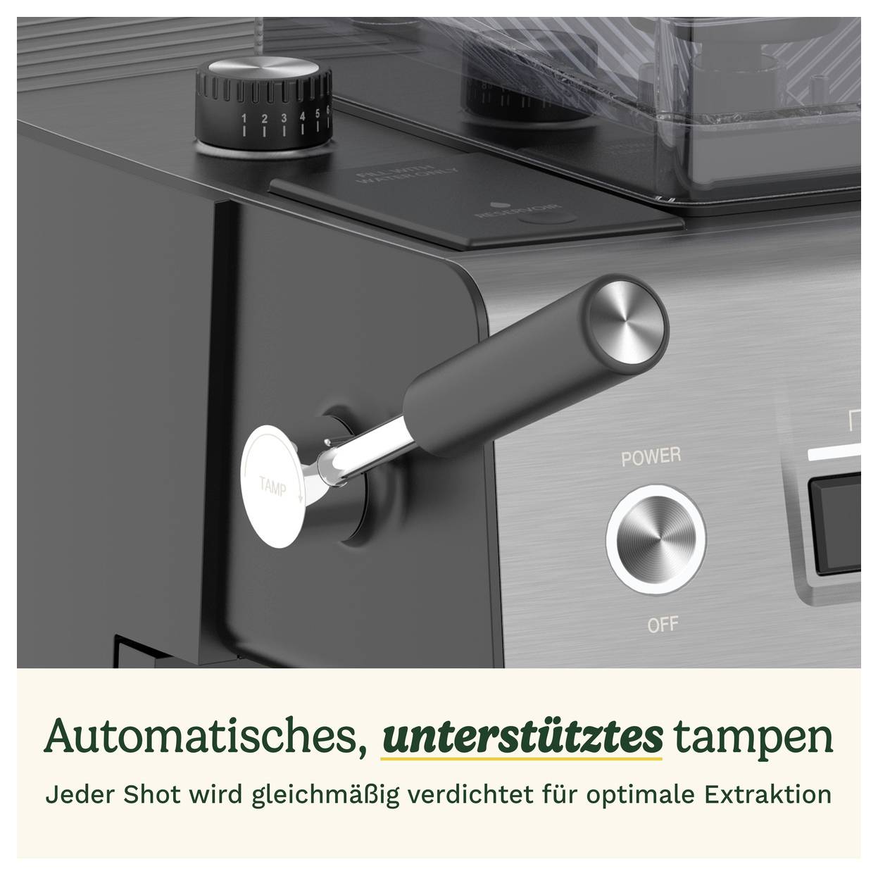 Espressomaschine mit Hebel für automatisiertes Tampen. Text: 'Automatisches, unterstütztes tampen. Jeder Shot wird gleichmäßig verdichtet für optimale Extraktion.'