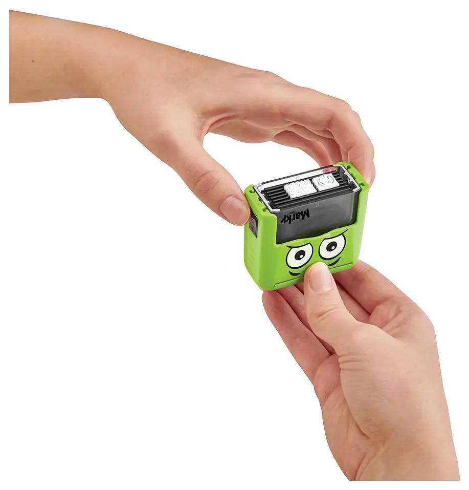 Zwei Hände halten ein rechteckiges, grünes Gerät mit Cartoon-Augen und einem sichtbaren schwarzen Zahnbürstenkopf.