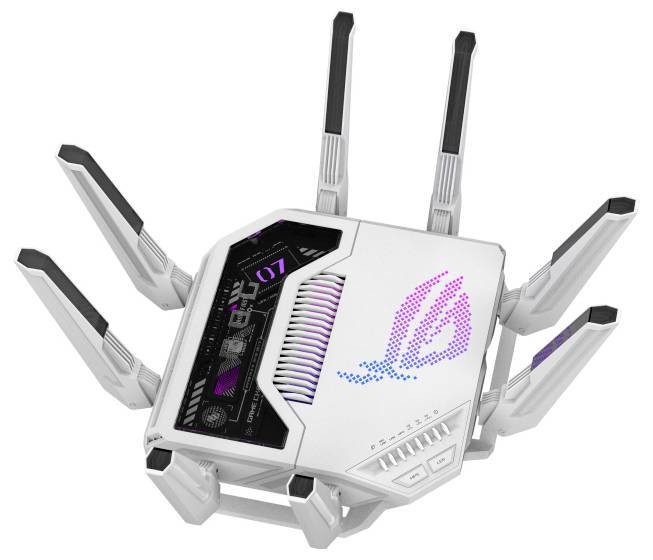 Ein weißer Gaming-Router mit acht Antennen, ausgestattet mit LED-Beleuchtung und einem kühnen, futuristischen Design. Die Oberseite zeigt ein Logo und die digitale Zahl '07'.