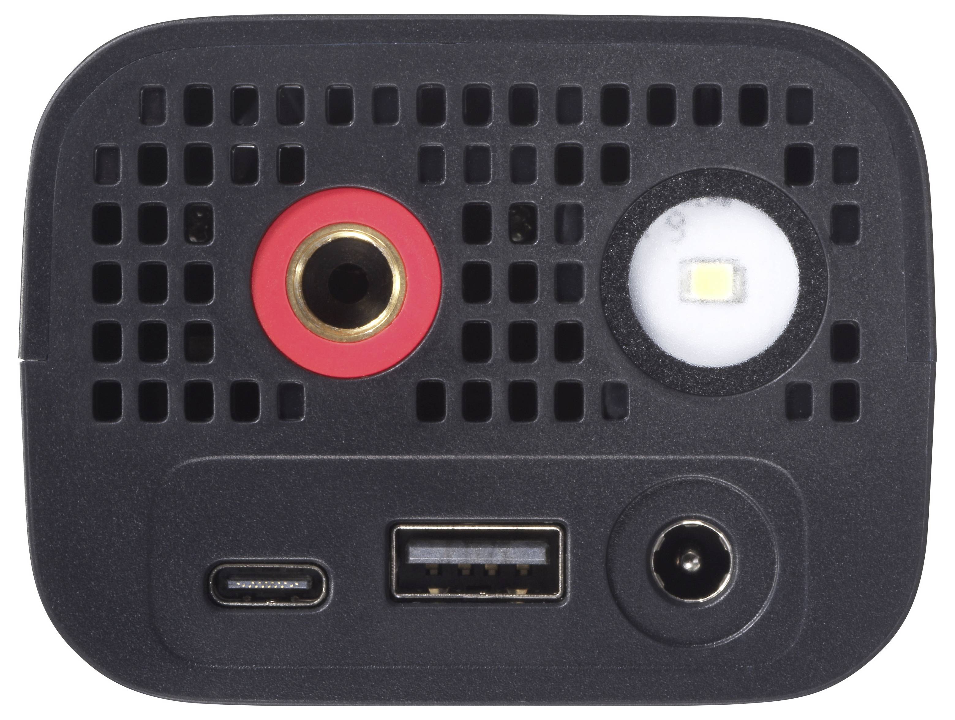 „Nahaufnahme eines elektronischen Geräts mit USB-C-Anschluss, USB-A-Anschluss, Netzteilbuchse und einem Sensor unter einer perforierten Oberfläche."