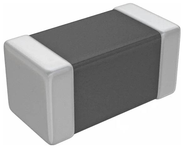Eine kleine, rechteckige elektronische Komponente mit einem dunklen Zentrum und helleren, metallischen Enden, die einem Chip-Kondensator oder -Widerstand ähnelt.