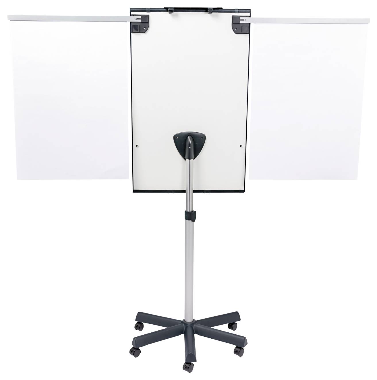 Eine weiße mobile Flipchart-Staffelei mit verstellbarer Höhe auf einem Rollen-Gestell, ausklappbaren Seitenplatten und einer zentralen Klemmvorrichtung zum Befestigen von Papier.