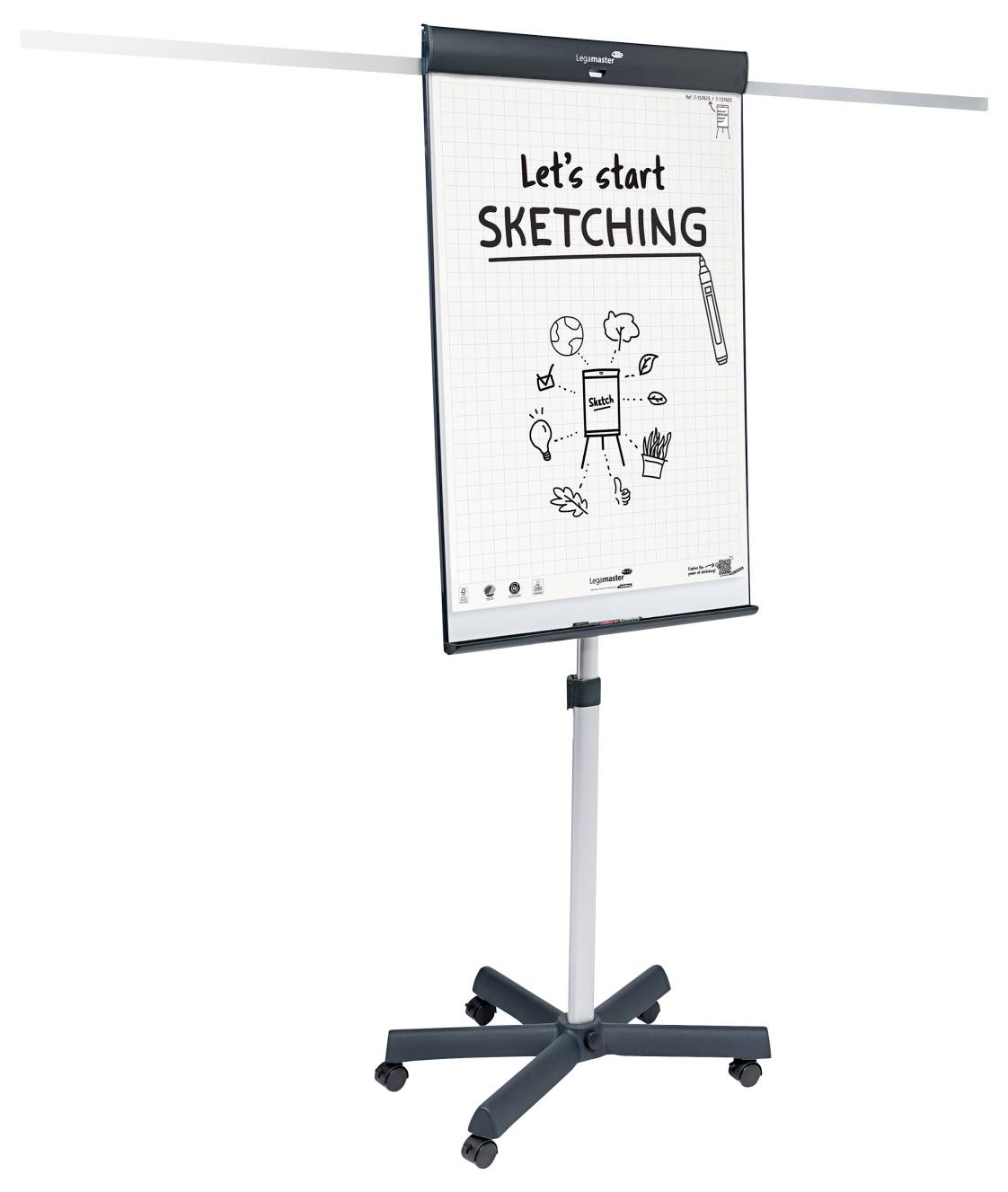 Ein Flipchart auf einem Ständer, das den Text "Lass uns SKIZZIEREN" zeigt, mit Skizzen einer Glühbirne, eines Bleistifts, eines Smartphones und Papiers.