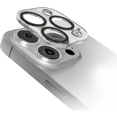 Ein klarer Schutzfilm für die Handykamera ist zu sehen, der über die doppelten Kameraobjektive eines modernen Smartphones installiert wird.