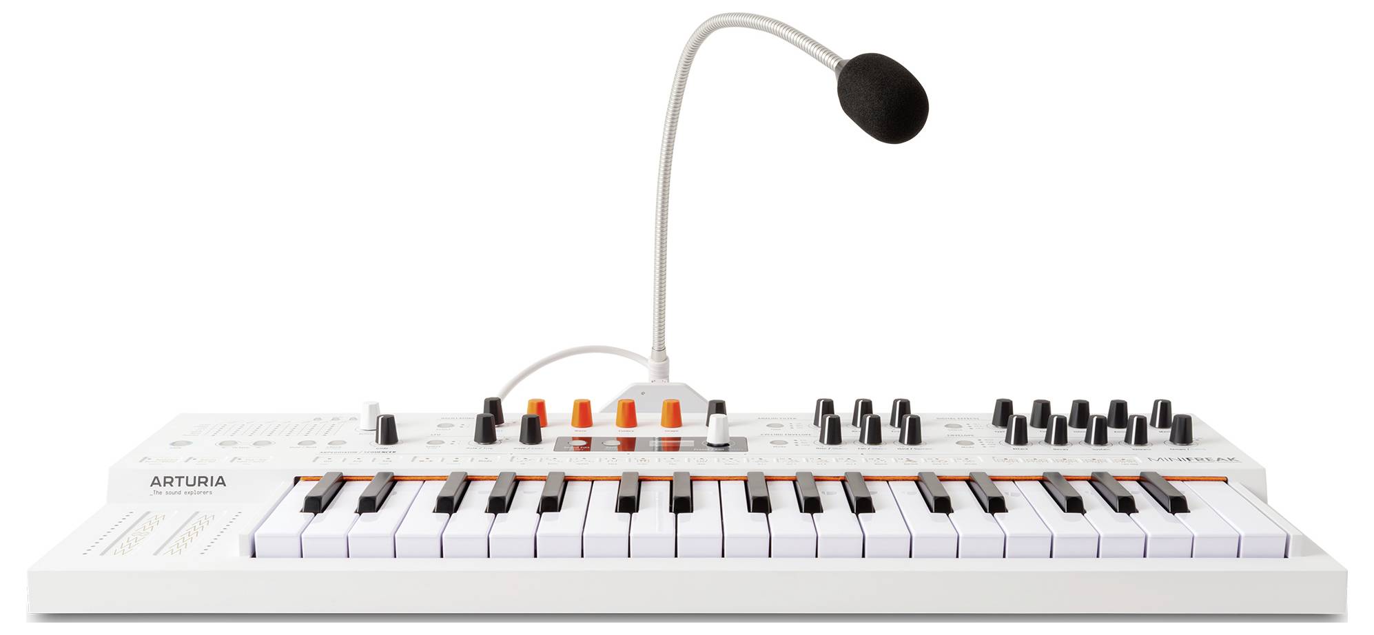 Ein weißer Synthesizer mit schwarzen und weißen Tasten, orangen Bedienelementen und einem flexiblen Mikrofon, entworfen von Arturia.