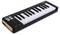 Eine kompakte MIDI-Tastatur mit schwarzen und weißen Tasten, seitlich mit 'MICROLAB' beschriftet, ausgestattet mit Touch-Kontrollstreifen und Holzseitenteilen.