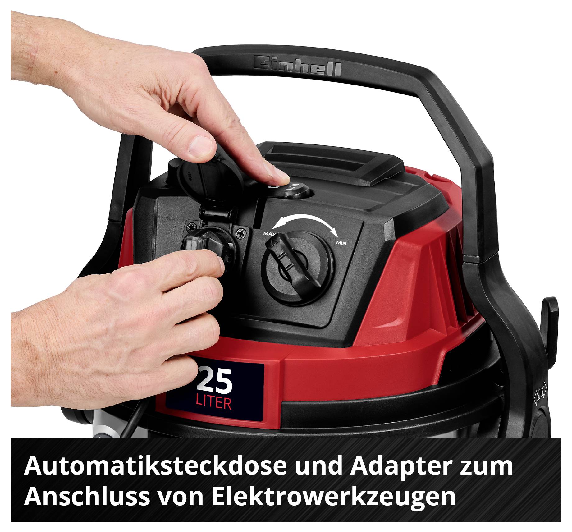 Person stellt Schalter an einem Staubsauger mit der Aufschrift '25 Liter' ein. Text: 'Automatiksteckdose und Adapter zum Anschluss von Elektrowerkzeugen'.