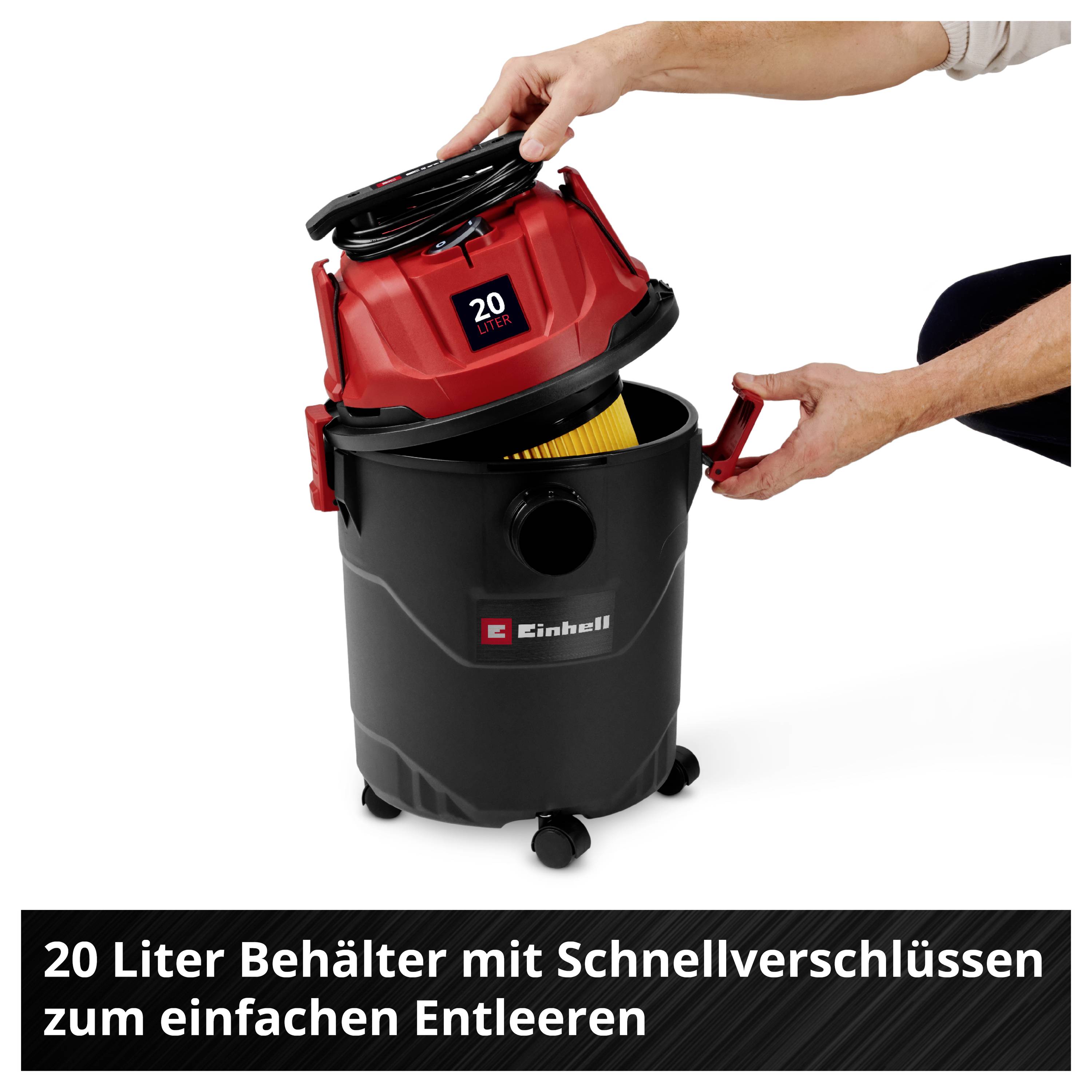 Ein Staubsauger mit einem 20-Liter-Behälter. Ein Mensch zeigt den Schnellverschluss. Text: '20 Liter Behälter mit Schnellverschlüssen zum einfachen Entleeren'.