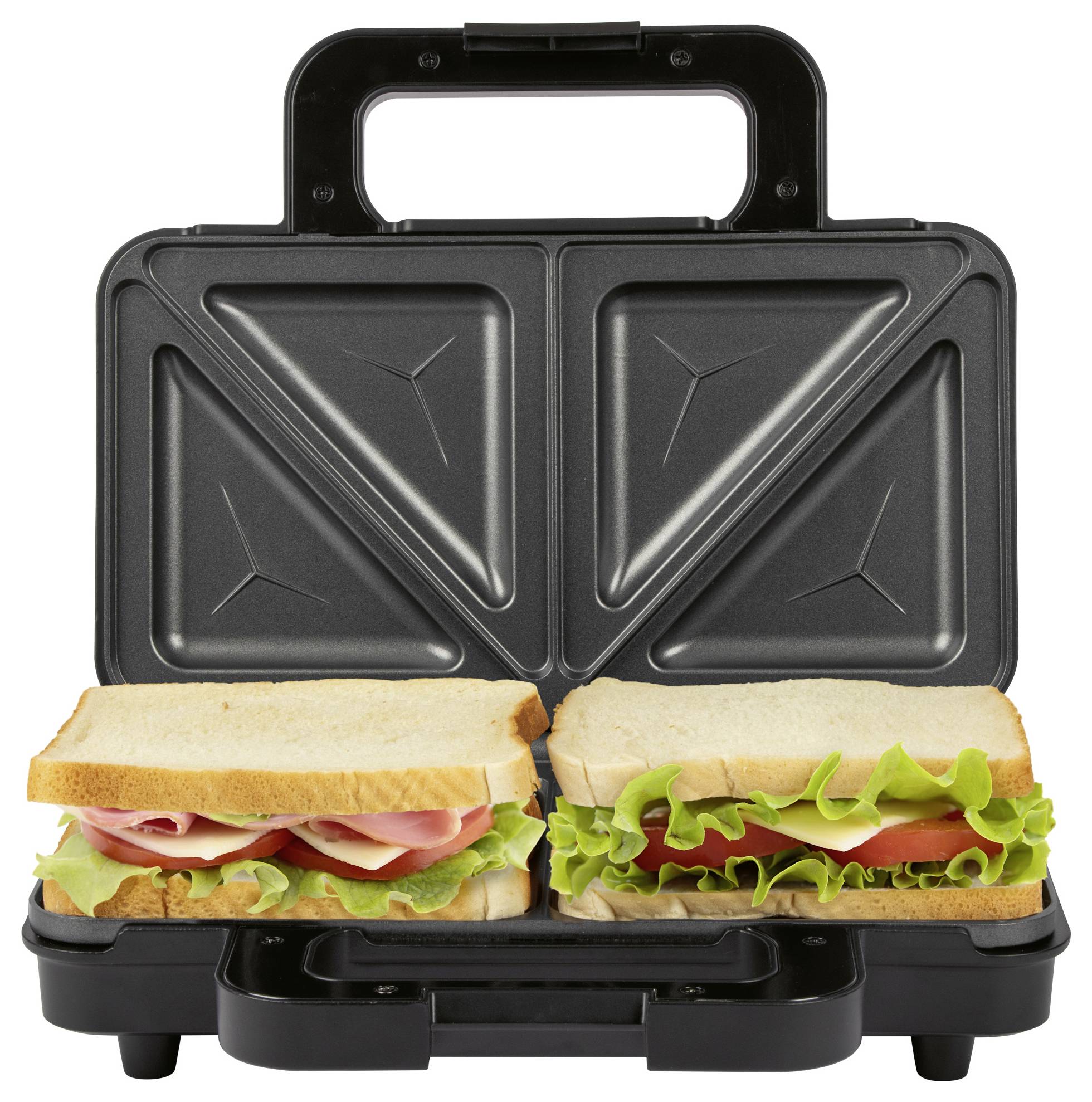 Ein Sandwichmacher, der zwei Sandwiches mit Schinken, Käse, Salat und Tomate grillt.