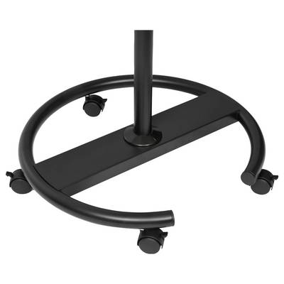 Eine schwarze kreisförmige Basis mit Rädern, die eine vertikale Metallstange trägt. Das Design verfügt über vier kleine Laufrollen für Mobilität.