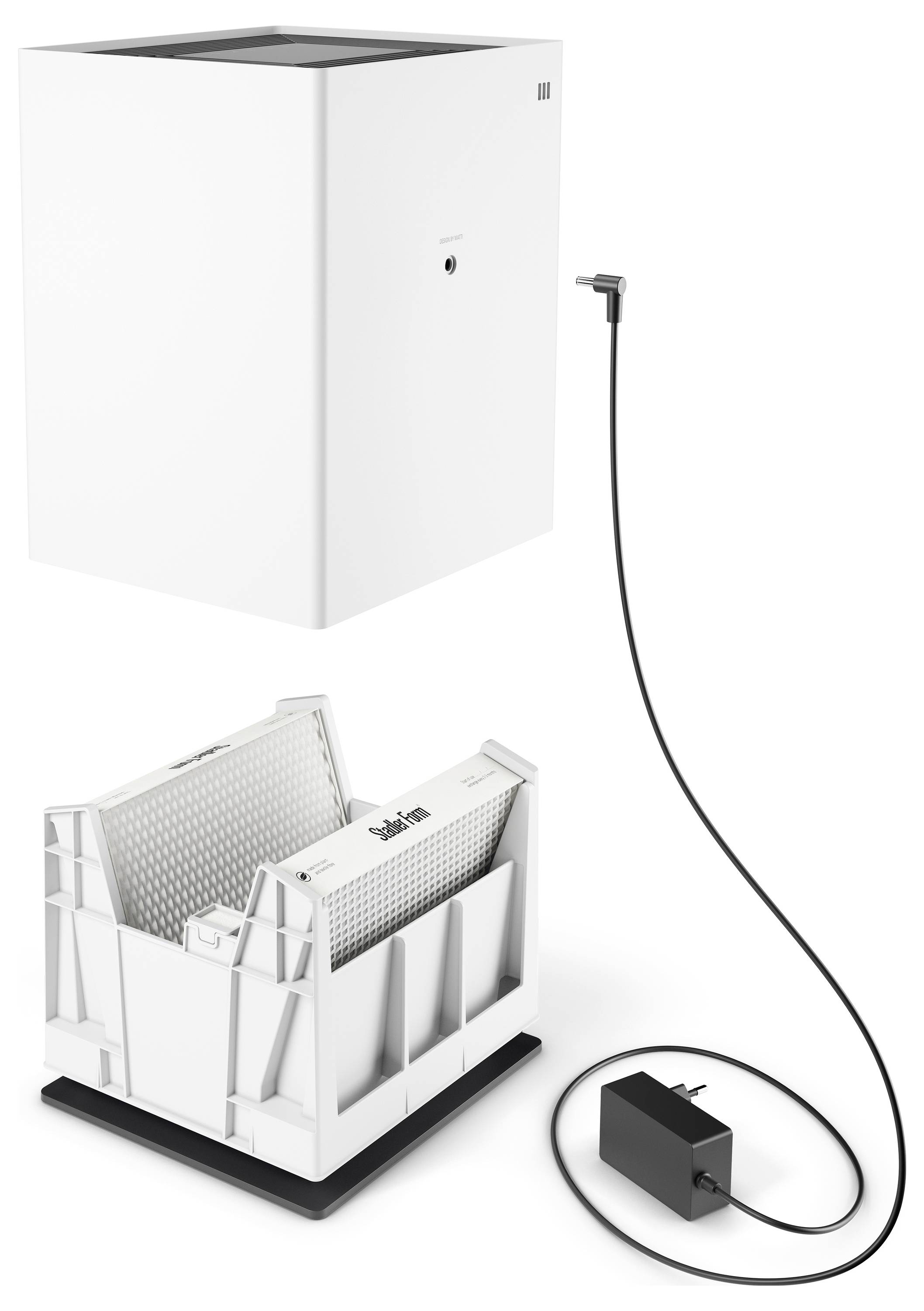 Ein Luftreiniger ist zu sehen, bei dem der Filter herausgenommen wurde, zusammen mit einem Netzkabel und Stecker.