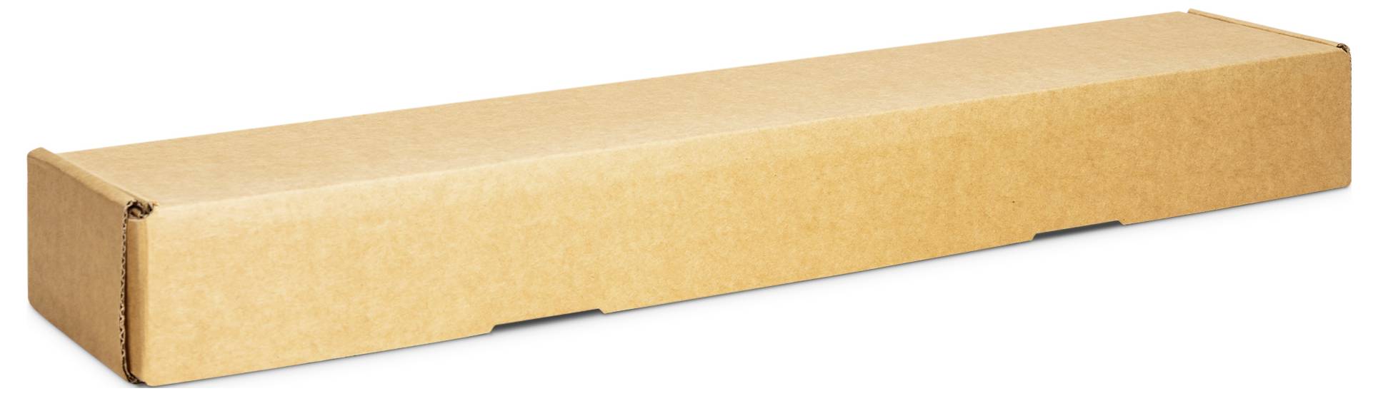 Eine lange, rechteckige Pappschachtel, verschlossen und schlicht, möglicherweise für Versand- oder Lagerzwecke.