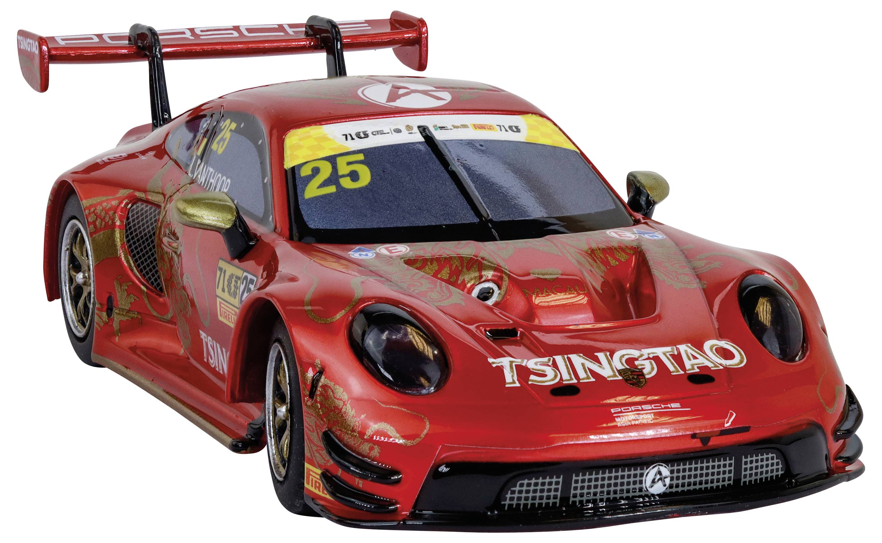 Ein roter Rennwagen mit dem 'Tsingtao' Logo, Nummer 25 und großem Heckflügel, versehen mit verschiedenen Sponsorenaufklebern.