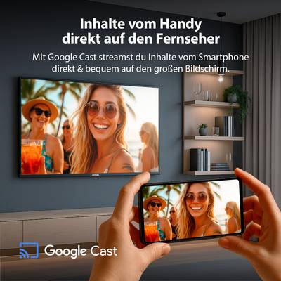 'Inhalte vom Handy direkt auf den Fernseher: Mit Google Cast streamst du Inhalte vom Smartphone auf den großen Bildschirm.' Ein Foto einer Person auf einem Fernseher und Smartphone.