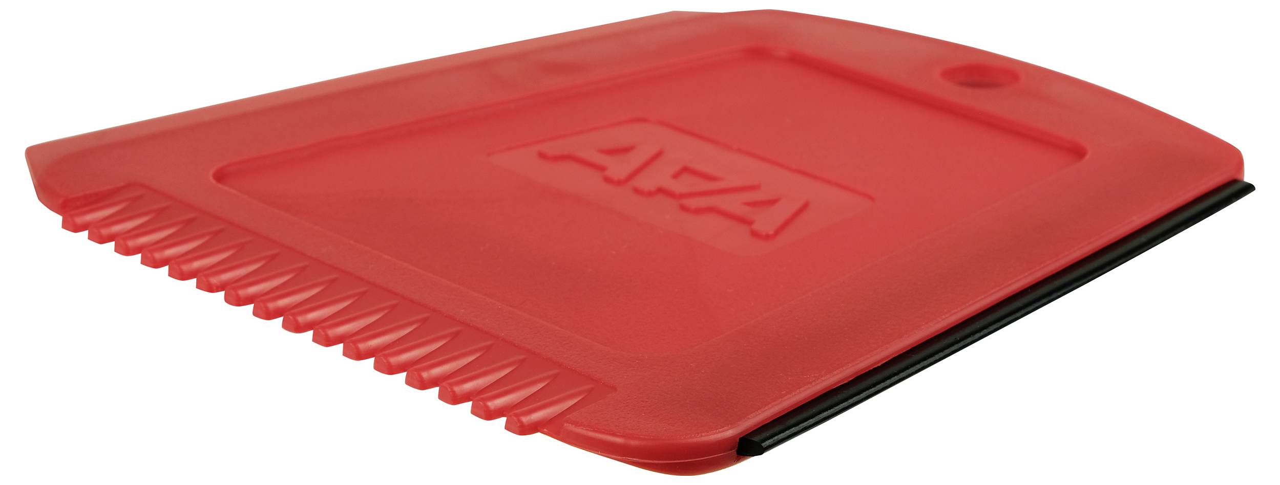 Ein roter Eiskratzer mit gezackter Kante und schwarzem Gummistreifen, entwickelt zum Entfernen von Eis oder Reif von Autoscheiben.