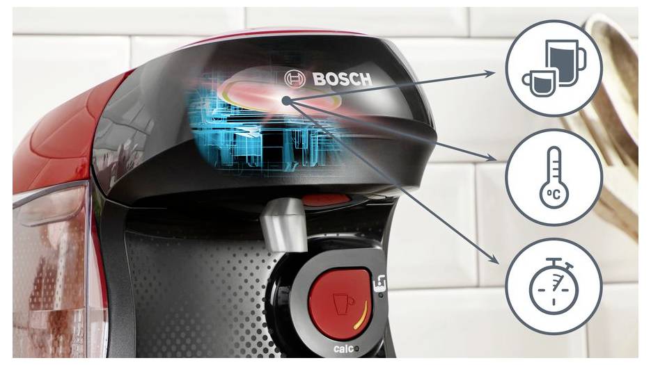 Ein roter Bosch-Kaffeemaschine mit Grafiken, die den Brühvorgang, die Temperaturkontrolle und die Zeiteffizienz anzeigen.