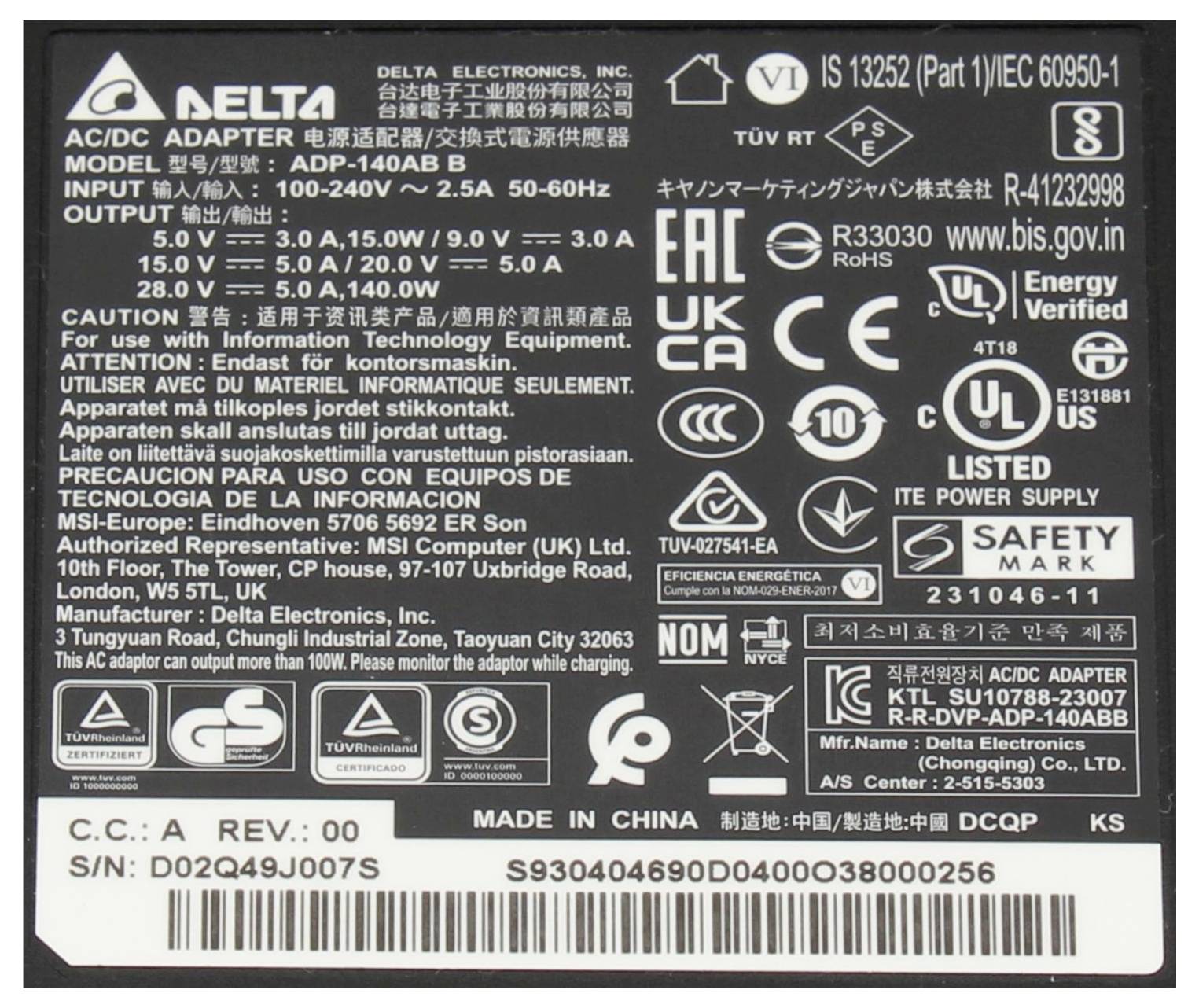 Delta-AC/DC-Adapter, Modell ADP-140AB mit verschiedenen elektrischen Spezifikationen, Sicherheitszertifizierungen und Konformitätszeichen.