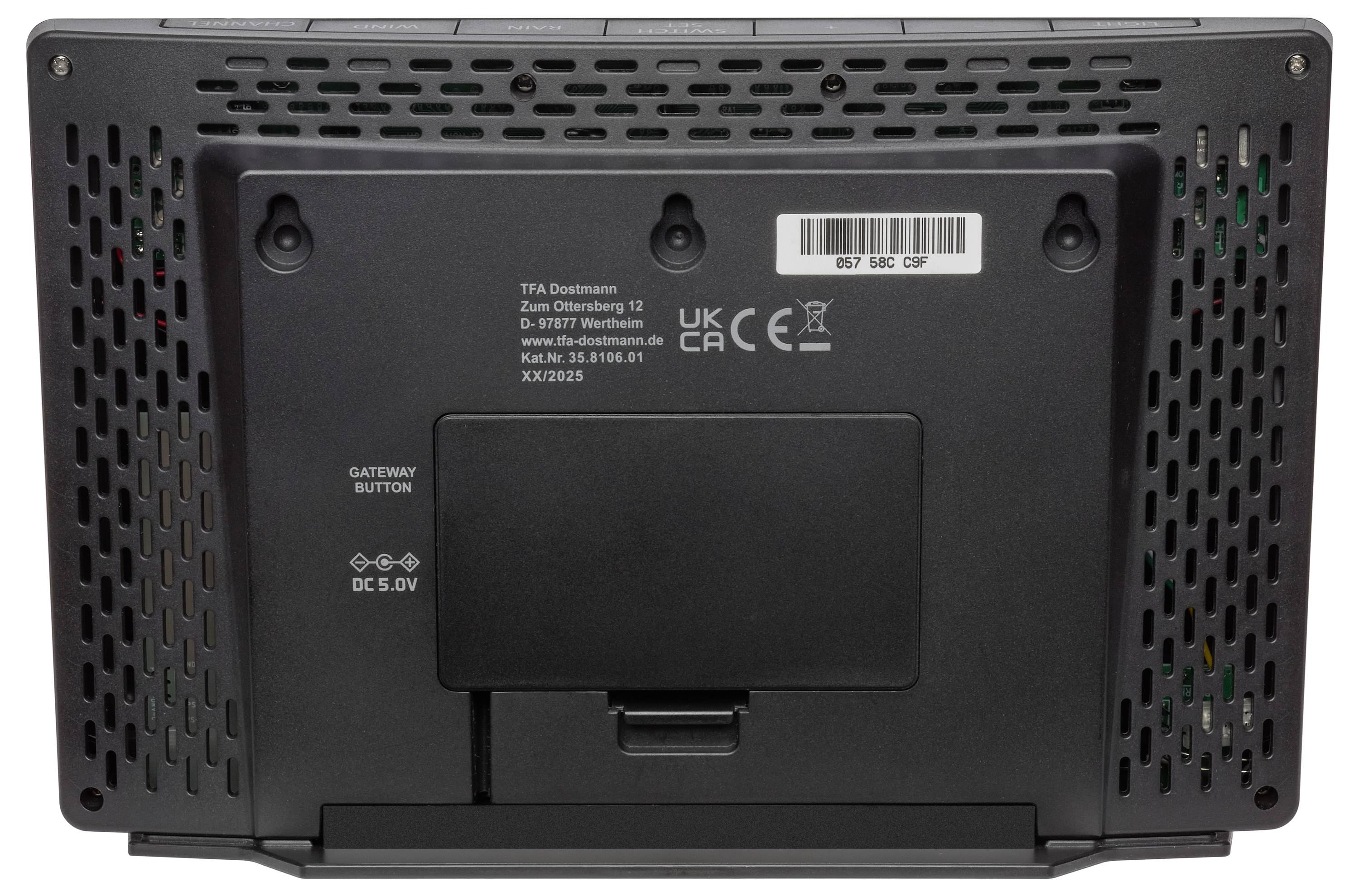 Rückansicht eines rechteckigen Geräts mit belüfteten Seitenpanels, Modellinformationen, Stromeingang (DC 5,0V) und einem beschrifteten Gateway-Knopf.