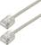 Zwei Ethernet-Kabel mit RJ45-Steckern, die zur Netzwerk- und Internetverbindung verwendet werden.