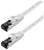 Zwei Cat8-Ethernet-Kabel mit weißem flachem Design und schwarzen Anschlüssen. Die Kabel sind mit der Aufschrift "CAT.8 2000 MHz Patch Flat" gekennzeichnet.