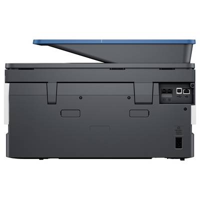 Ein schwarzer und blauer Multifunktionsdrucker mit geöffnetem Deckel, der Anschlüsse und Stromanschluss an der Seite zeigt, bereit für Druckaufgaben.