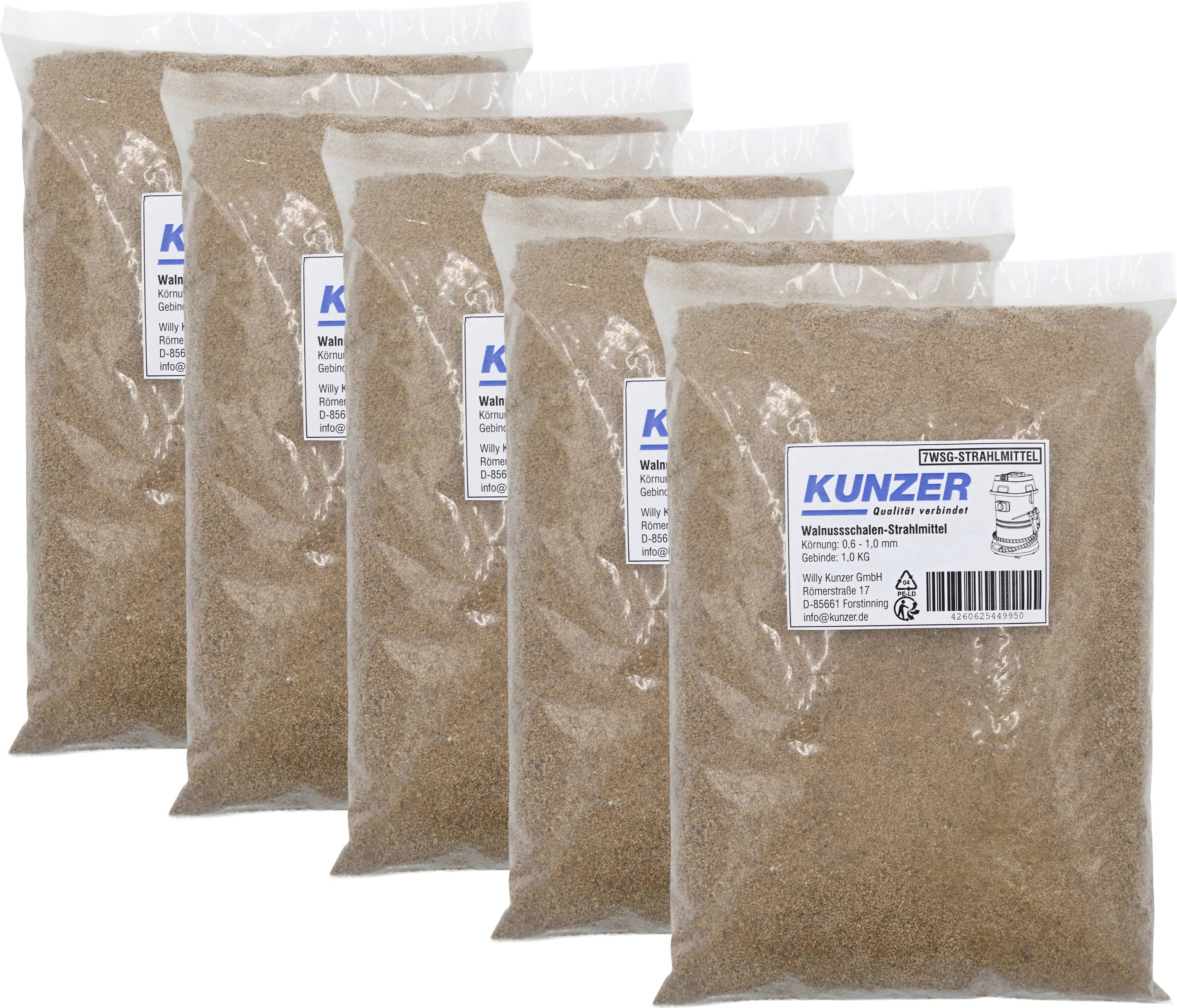 Fünf transparente Säcke gefüllt mit braunem, körnigem Walnussschalen-Medium, auf denen jeweils die Aufschrift "Kunzer" sichtbar ist, in einer Reihe angeordnet.